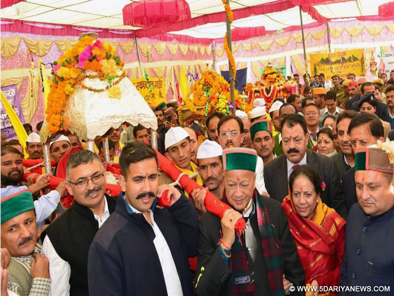 Chief Minister Shri Virbhadra Singh Receiving Palanquin of Lord Parshu Ram Ji at Renuka in Sirmour district on 9 Nov 2016.