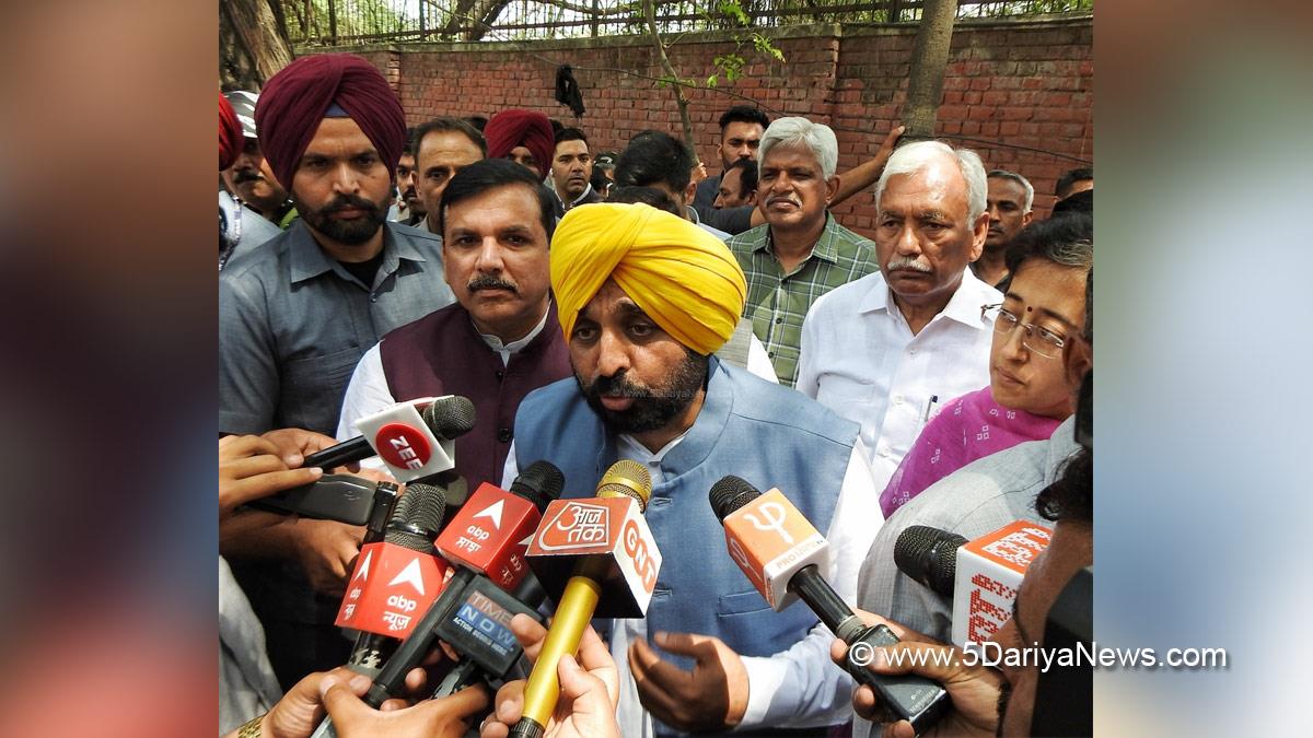 Protest, Bhagwant Mann, AAP, Aam Aadmi Party, Aam Aadmi Party Punjab, AAP Punjab, Government of Punjab, Punjab Government, Punjab, Chief Minister Of Punjab, Sanjay Singh, Arvind Kejriwal, Delhi Chief Minister, New Delhi