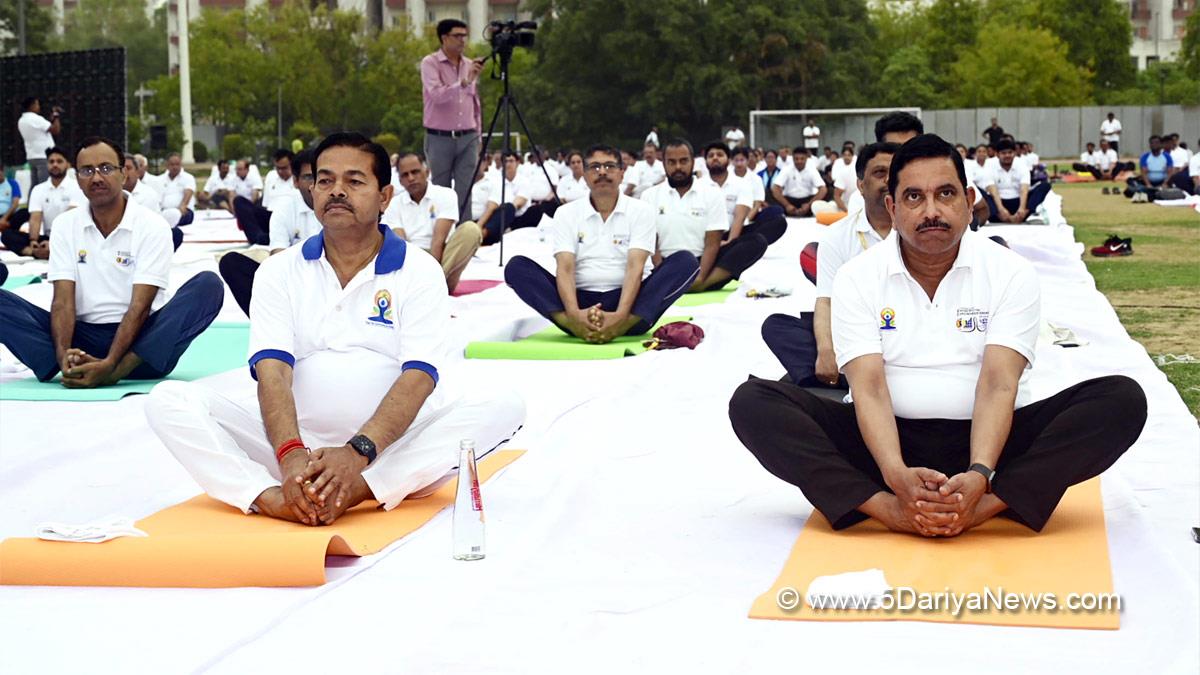 Pralhad Joshi, B.L. Verma, BJP, Bharatiya Janata Party, 10th International Yoga Day, International Yoga Day, Yoga Day