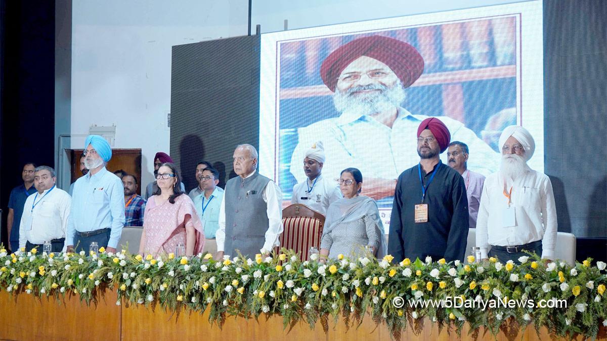 Banwari Lal Purohit, Banwarilal Purohit, Governor of Punjab, Punjab Governor, Punjab Raj Bhavan, Law Auditorium of Punjab University, Punjab University, Saptasindhu Nivedita Trust, Saptasindhu Patar Yadgari Samaroh, Padma Shri Surjit Singh Patar 