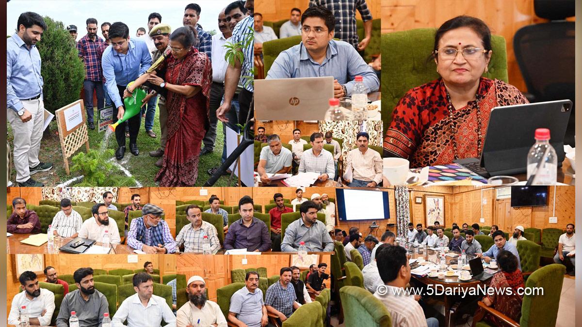 Dr. Rashmi Singh, Shopian, DDC Shopian, District Development Commissioner Shopian, Faz Lul Haseeb, Faz-Lul Haseeb, Kashmir, Jammu And Kashmir, Jammu & Kashmir, District Administration Shopian 