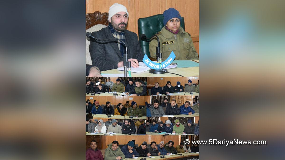 Dr Basharat Qayoom, Dr. Basharat Qayoom, Pulwama, Deputy Commissioner Pulwama, Kashmir, Jammu And Kashmir, Jammu & Kashmir, District Administration Pulwama, Republic Day, Republic Day 2025