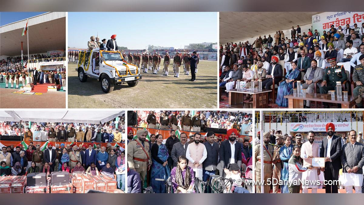 Laljit Singh Bhullar, AAP, Aam Aadmi Party, Aam Aadmi Party Punjab, AAP Punjab, Government of Punjab, Punjab Government, Narinder Pal Singh Sawna,Amandeep Singh Goldy Musafir, Amarpreet Kaur Sandhu, DC Fazilka, Fazilka, Deputy Commissioner Fazilka, 76th Republic Day,Republic Day of India, Republic Day 2025, Republic Day Parade 2025, National flag