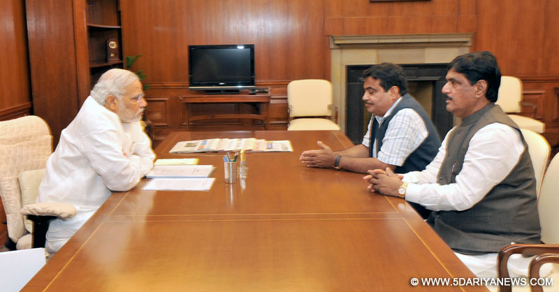 Nitin Gadkari and Gopinathrao Munde calling on the Prime Minister, Narendra Modi